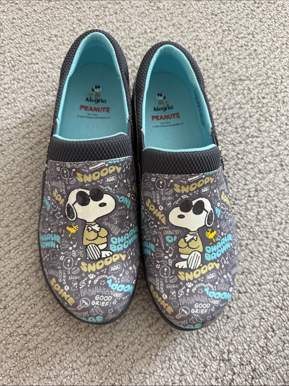 Alegria women’s size 7 Peanuts Snoopy Slip-On Shoes in Gray & Teal